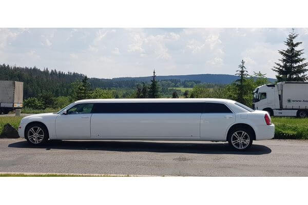 <strong>*NEU*: CHRYSLER 300c</strong> <strong>*NEU*: CHRYSLER 300c</strong>